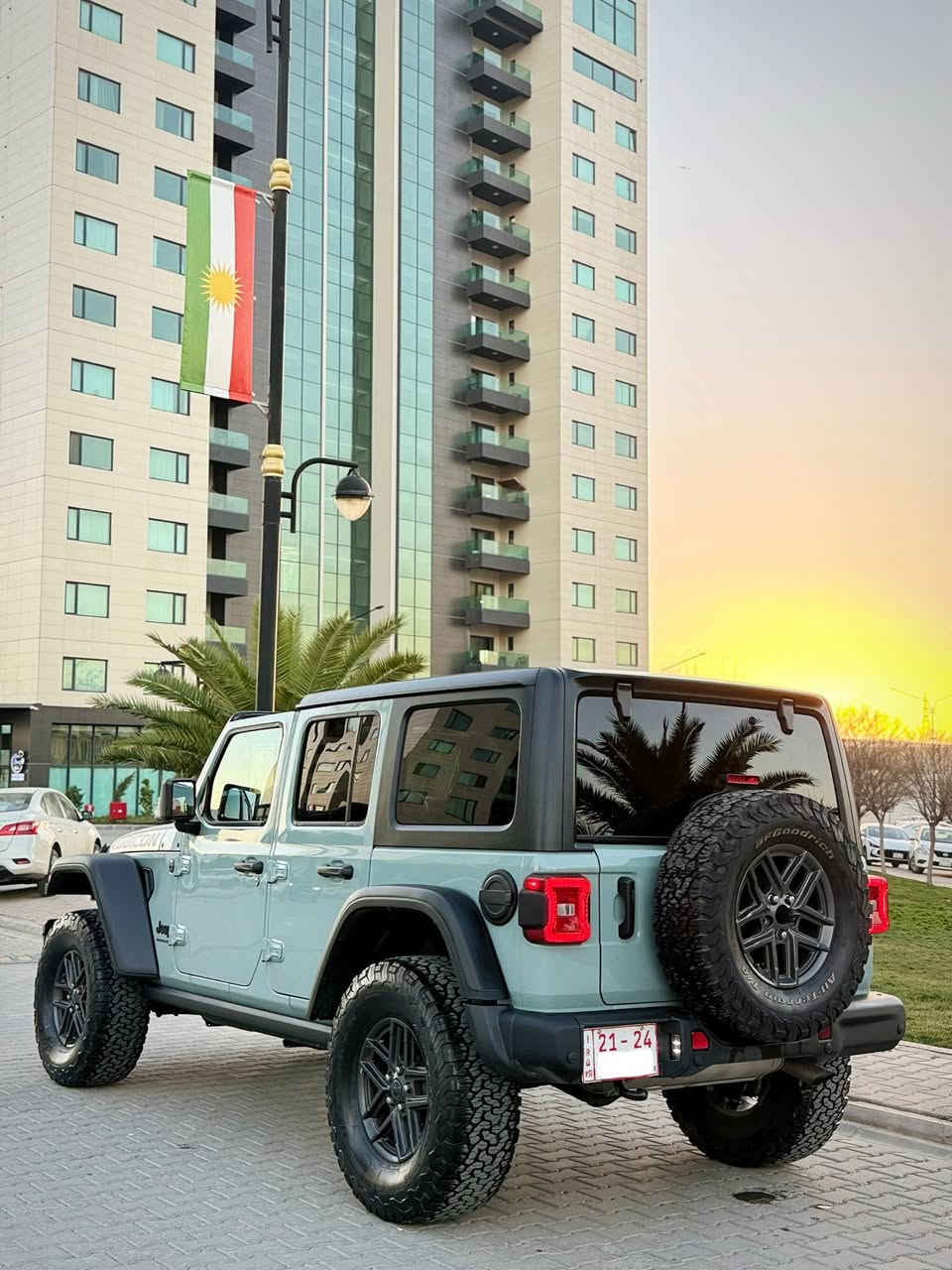 سلام عليكم
للبيع فقط
JEEP UNLIMITED EDITION 2024
10TH ANNIVERSARY 
شكل جديد
‎جيب رانگلر 
فول مواسفات 
‎موديل:2024
ماشي 30 الف
المحرك: 6 سلندر 3.6 E-TORQE
سياره بدون صبغ 

‎مكفول گير محرك 

‎المواصفات :
‎▪️بسمه،  تشغيل عن بعد 
بسمه ابواب
‎▪️داخل جلد 
لون احمر
كشنات تدفه تبريد
استيرن هيتر
صماعه ALPINE
‎9 سماعات
‎▪️دفع رباعي 4*4
طايرات اوف رود 
قفل اكسل امامي و خلفي 
نيزام اوف رود
شاشه كبير كاميرا 4k 
حساسات خلفي
رادار امامي جانبي خلفي 
اميرجينسي بريك
‎▪️ شاشه كبيرة مع نضام ملاحة نفكيشن GPS 
‎▪️كاميرا خلفية مع امكانية التقريب (زوم) .
‎▪️نظام (Auto stop)
‎‏ABS,TC,Off-road page
‎▪️مرايا متحسسة للاضاءة العالية .
‎▪️ لايت مع بلوجكتر زنون .
‎▪️ بك لايت مع سكن لايت LED .
‎▪️ سقف 3 قطع قابلة للازالة .
‎▪️ ابواب قابلة للازالة .
‎▪️ نظام (Auto Start System) التشغيل والاطفاء الاوتوماتيكي للتوفير في صرف الوقود .
سياره بدون رقم تترقم شمالي فقط
📍مكان سياره سليماني 
📞 ***********
