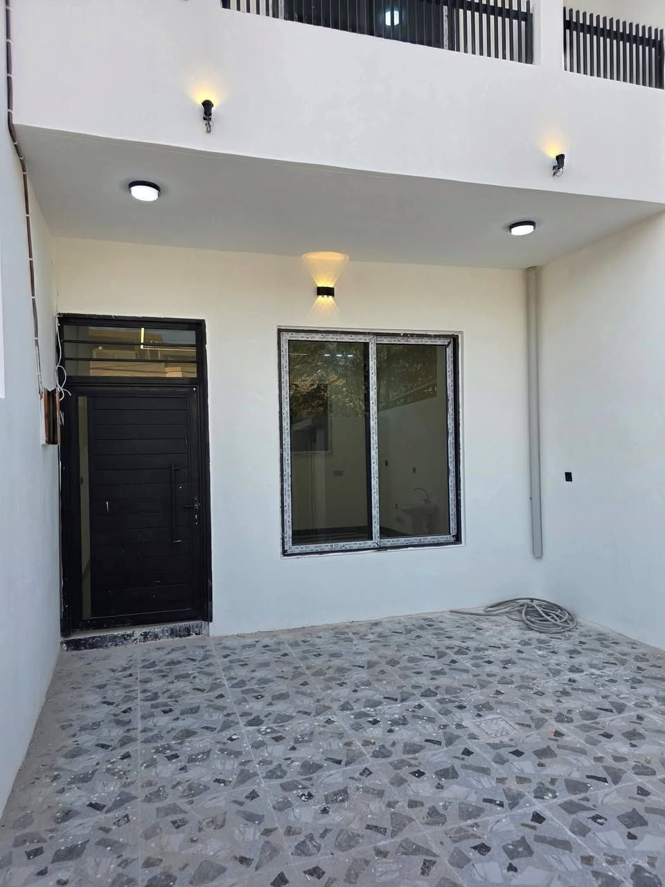 #دارللبيع طابو صرف
#المساحة :-  100متر zero
#واجهة  الدار :  5 متر
#الموقع :-  روناكي خلف سوك قرب مستوصف

#تفاصيل كل دار 🏡 
_ ط/١
- استقبال 
- هول 
- غرفة نوم 
- مطبخ بارد
- مطبخ حار 
- صحيات 
- كراج سيارة.
- درج داخلي
ط/٢
نفس تصميم
نضام دكت ثقوف مغربي كامل.

     
#للأستفسار الأتصال على الارقام التالية :-🔶️
 📞 *********** 📲
 📞 *********** 📲
أو مراسلتنا عبر { فايبر ــــ وتساب ــــ 📲} 
أو مراجعة #مكتب شوان للعقارات والمقاولات الكائن في الحرية علاء سايدين بنجاعلي مقابل جامع عبداللة و حديقة مثلاث
{  #نتشرف #بزيارتكم }
