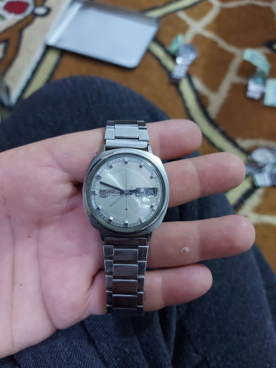 السلام عليكم مجموعة ساعات ستيزن ياباني قديمة شغالة ونظيفة فقط تحتاج تبديل جامة وسيكو فايف شغالة كلشي ما بيها وسيكو فايف مينا ذهبية شغالة ايضا وسيكو فايف مينا فضية تشتغل لكن قطعة ضبط الوقت تفصخ لمن تريد تضبطها وساعة اورينت ياباني تشتغل كلشي ما بيها وساعة اورينت يرادلها ترتيبات وسير كلهن اوتوماتيك وقديمات واصليات
السعر الكلي ٢٥٠ الف قابل للتفاوض اريد ابيعهن شلعه كلهن والي يريد مفرد يراسلني وبيه خير ويدلل ..


**إذا كنت صاحب هذا الإعلان وتريد حذفه لأي سبب، رجاءا أرسل رسالة إلى الدعم الفني**