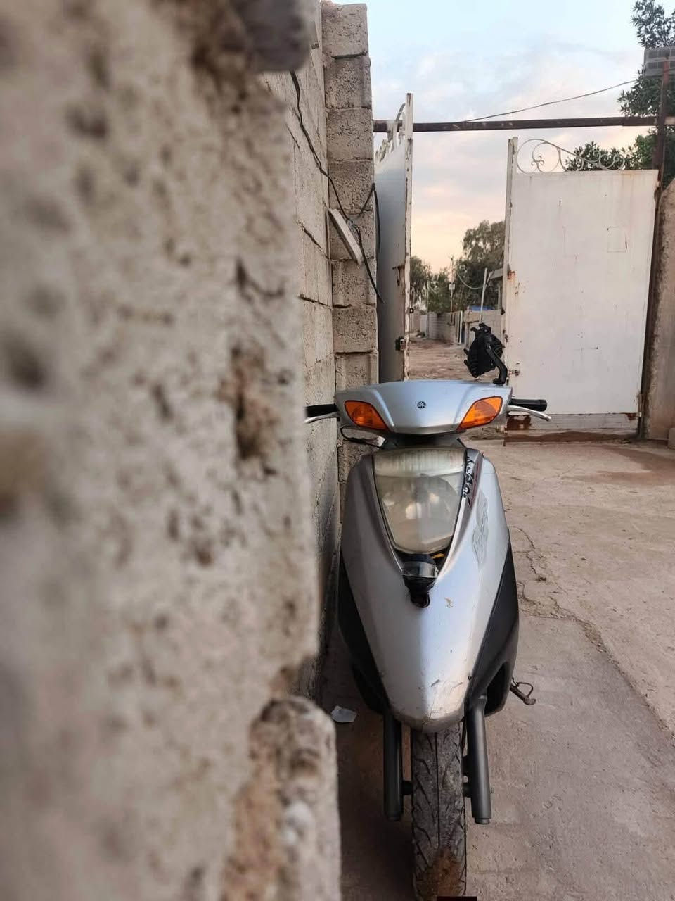 سلام عليكم دراجة بريز لايت جوا كابريتر بيها كفرين الكفر الرصاصي بلادي ختم واحد بس شوية بي شكم ضرر والكفر البيض تجاري باب أول كلش نضيف الدراجة ناعمة كلش ما بيها صوت الدراجة تشتغل نص نكرة و هندر الستفسار اكثر تعال خاص او على هاذ الرقم *********** مكاني بغداد سبع قصور سعر 700 وبيها مجال بصيط
