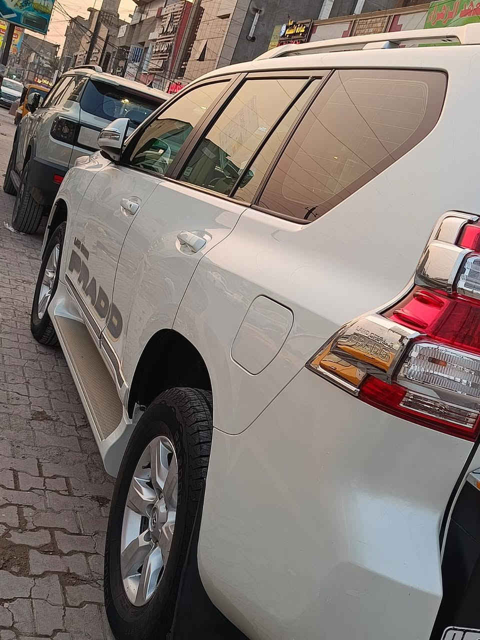 سلام عليكم  برادو 
موديل 2015 
ساز 
ماشيه 103
حقيقي 
حساسات أمامي و خلفيه 
كامره خلفيه 
تحكم ستيرن 
كشنات كهرباء 
مرايات شفط
 اشاير بل مري 
سته سلندر 
بصمه
تخم تاير 
سعر 320 به مجال 
***********
