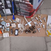 غراض بيع شلع.   كلهن نضيفات وبيهم مامستعمل.     بيع شلع.    قيم واخذهن...