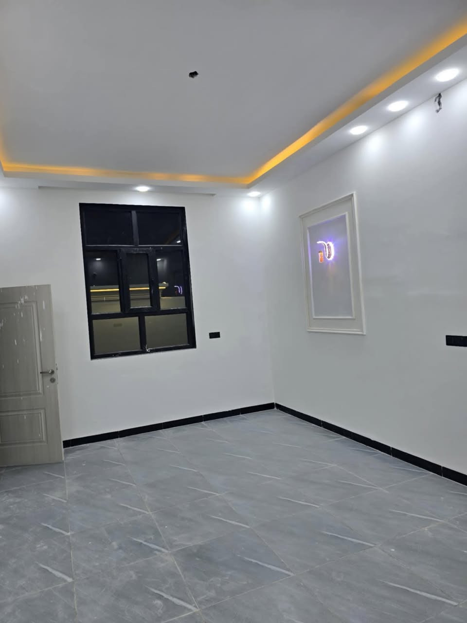 🏡 2 بيوت للبيع_بناء حديث
الديوانية / مجمع توحيد العفلوكي طريق السنيه السياحي وره سكة القطار . 
🔸طابو زراعي سند 25  . 
مساحة البيت الواحد 200م² – طابق واحد
🔹 2 غرفه نوم + استقبال + صالة
🔹 3 صحيات
🔹 مطبخ 
📞 للاستفسار:*********** واتساب مراجعه المكتب العاصمة للعقارات والمقاولات العامه العنوان الديوانية ام الخيل ساحه الاحتفالات قرب البلديه الجديده ***********
