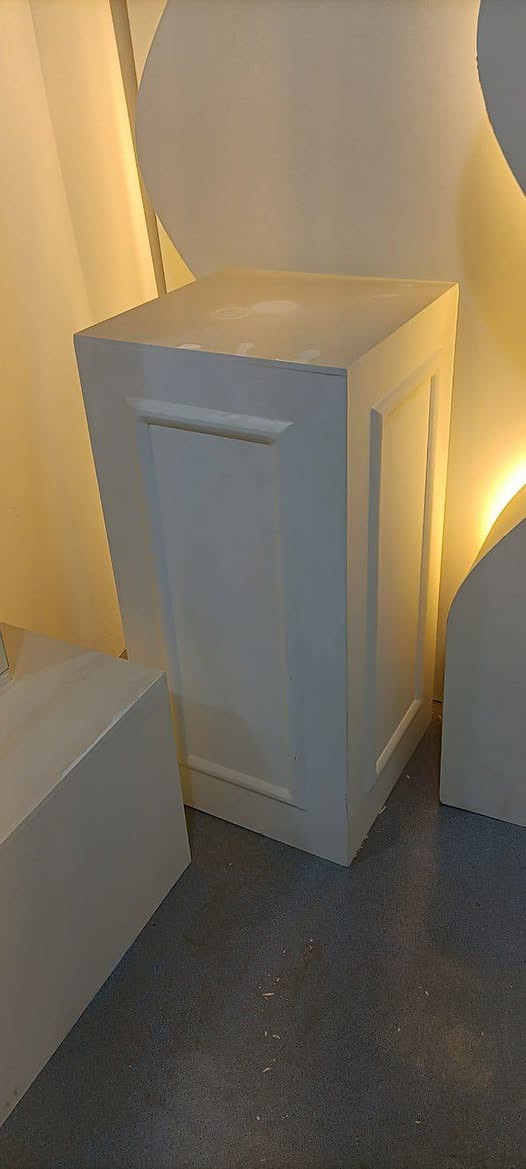 كوشة خشب فخمة للبيع تتكون من
خلفيات عدد 5 
سنتر بيس 2 
ميز ذهب 
بورد ترحيب 
كوشة نظافة %90 شغل درجة اولى بشرط
عنوان الانبار للاستفسار الاتصال على الرقم *********** متوفر واتساب
