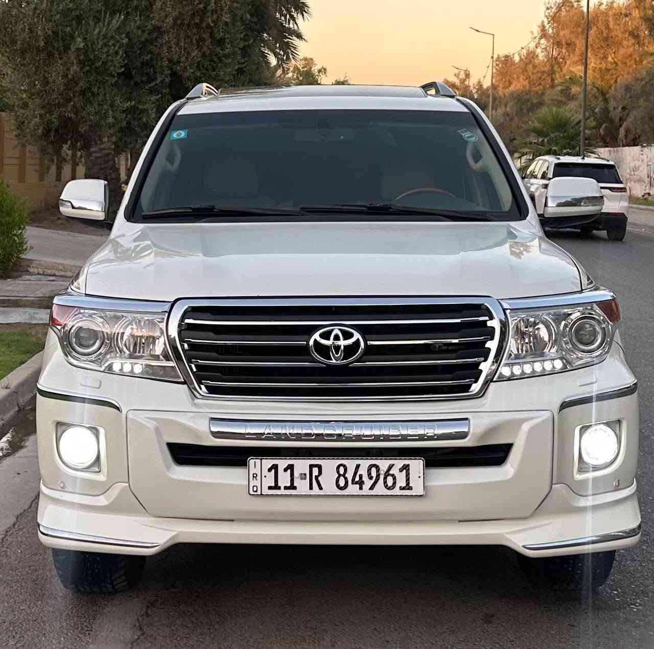 سلام عليكم تيوتا لاندكروز 2014  بريم اصلي  GXR السياره كفاله من كلشي
ح6سلندر رقم بغداد مميزز  مشروع وطني بسمي تحويل مباشر 
(سعر340 )
موصفات 
سلايت روف 
فور ويل 
مري قلاب 
ابواب بصمتين
كشنات جلد 
كشن كهرباء 3دكم
اشاير مري
جام اوتو
لايت زنون 
تبريد ثلاث قطع 
ثلاجه
7 راكب 
‏‎تحكم استيرن
السيارة حيل جديده 
كير محرك كله بشرط 
تخم تاير جديده 
السياره جاهزه من كلشي
مكاني بغداد قرب مطار بغداد 
رقمي *********** 
***********
