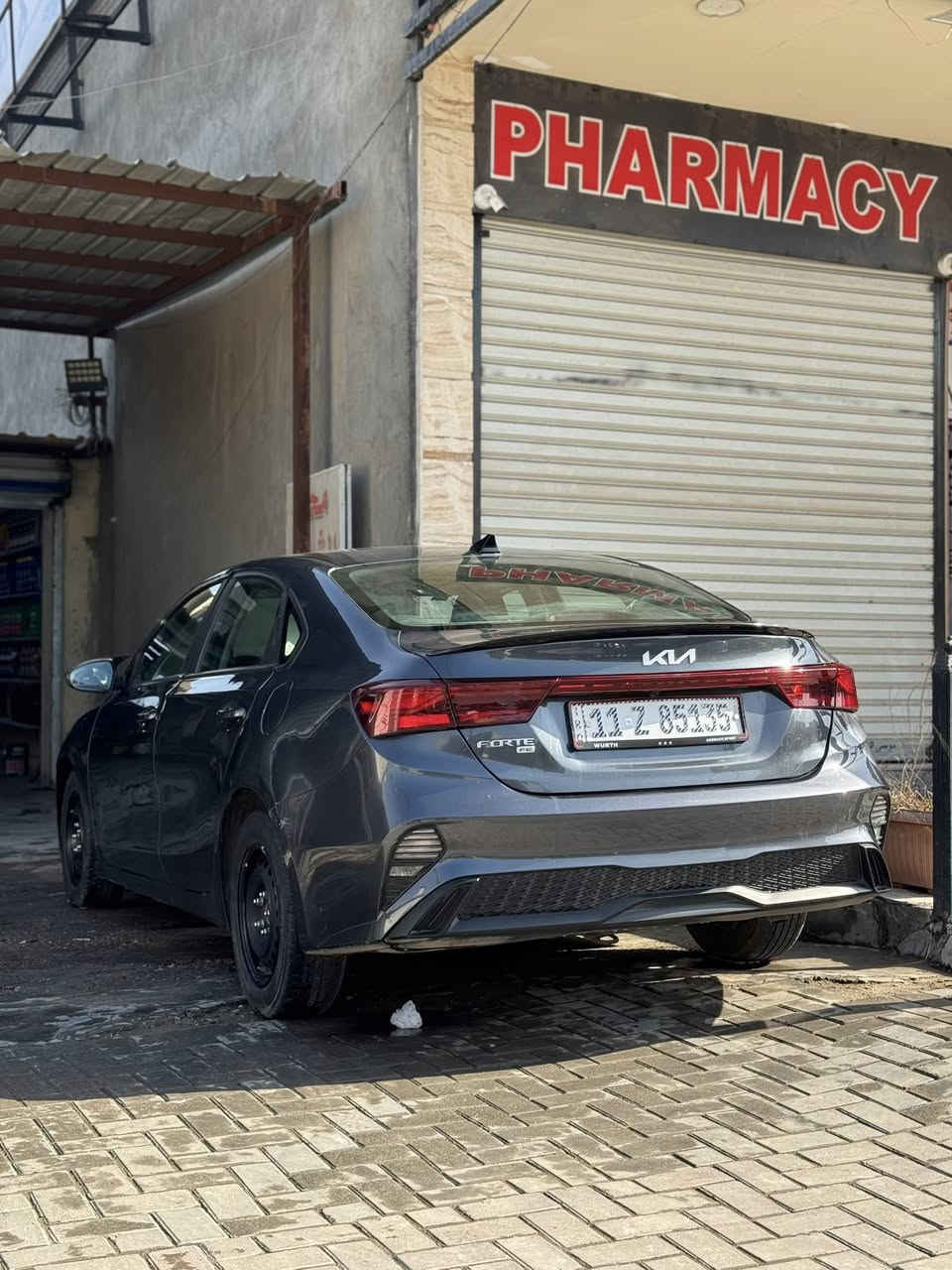 سلام عليكم 
فورتي موديل 2024 
ماشيه 15 الف كير AT
السياره جديده بمعنى الكلمه 
السياره بدون ايرباك دخول جديد 
مرقمه بسمي بغداد حره تحويل ثاني يوم 
حادثها بنيد بدون جاملغات بدون دواخل 
ورصعه بين الباب والجاملغ وبالعراق صار بيها صبغ الجاملغ والباب 
سعرها 143 وبيها مجال 
عنواني  بغداد الدوره ***********
