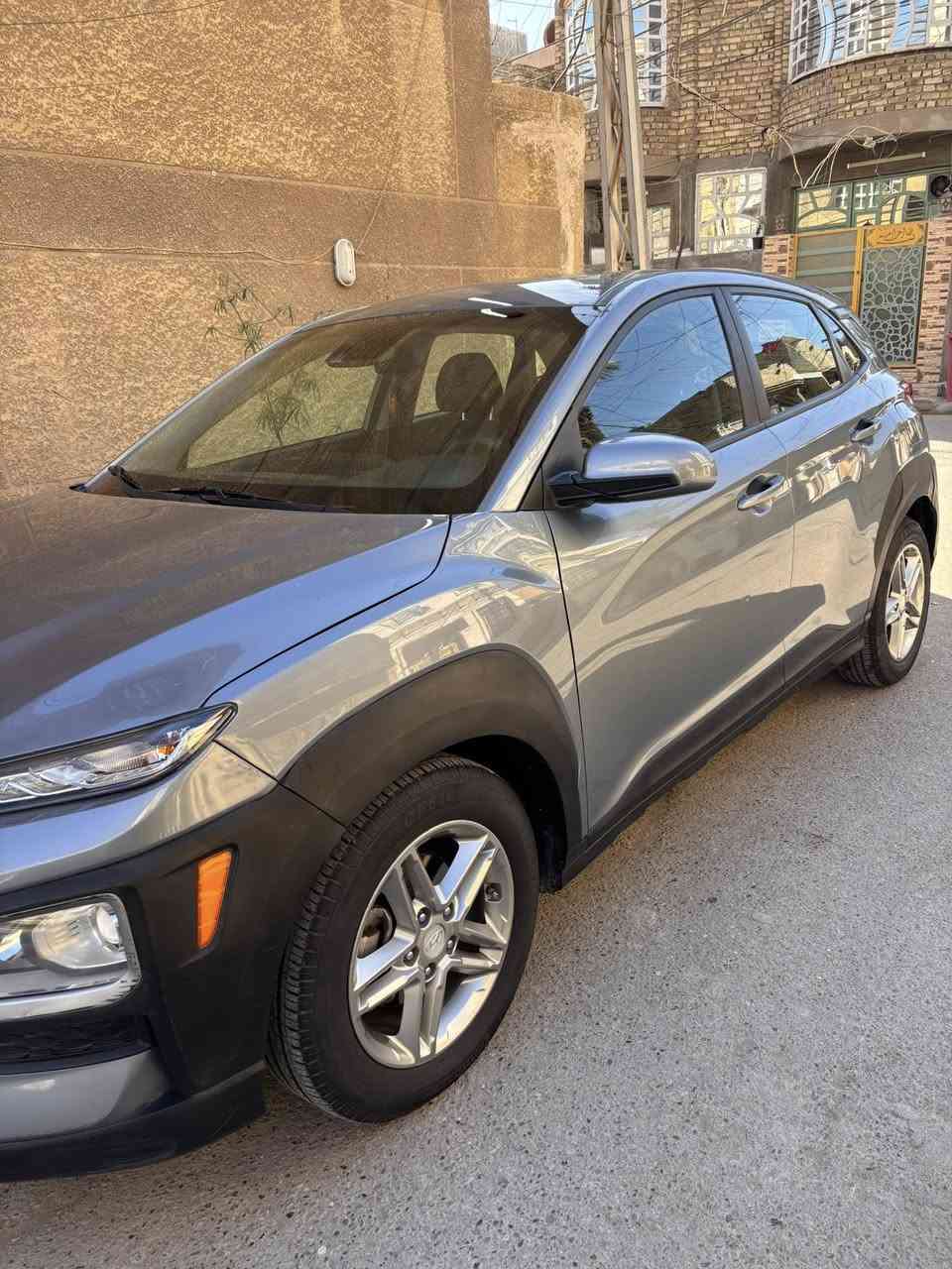 السلام عليكم
سيارة كونا موديل 2019 
مكينه 2000 دوش 
ماشيه 67 الف 
لون رصاصي رقم بغداد بأسمي وارد امريكي السيارة جاهزة من كلشي
تبديل بنيد وصبغ جاملغ 
حادثهة كما موضح بالصورة 
مكاني بغداد الكاظمية 
السعر 135ورقة
رقم الهاتف ***********
