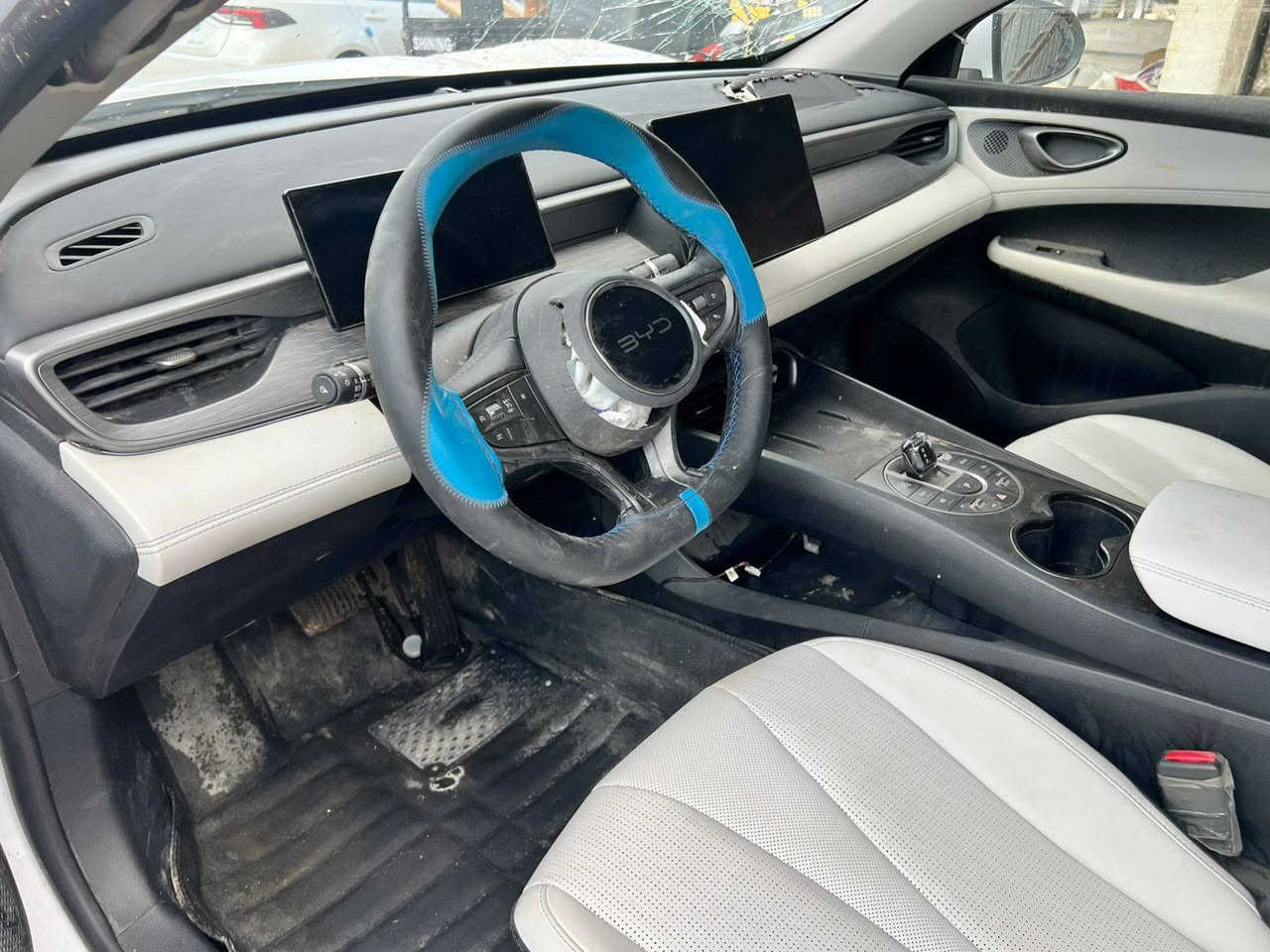 بي واي دي موديل 2025 رقم بغداد تحويل مباشر بيها حادث موضح بالصورة تباع عل حادثها مكان بغداد الاتصال ***********رقمي ***********
