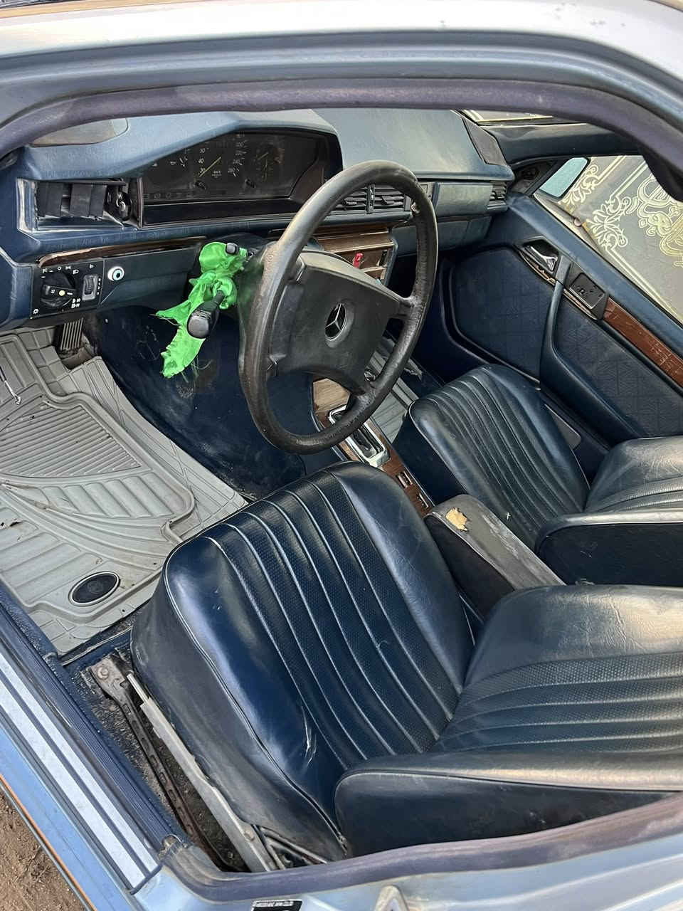 السلام عليكم مارسيدس دب 300 موديل 1991 مكينة وكير بطه 2500
رقم بغداد الاماني تحويل ثاني يوم 
مكفوله من الضربة كشنات كهرباء سلايت تبريد شغال 
مكان السيارة الناصريه 
هـ***********
