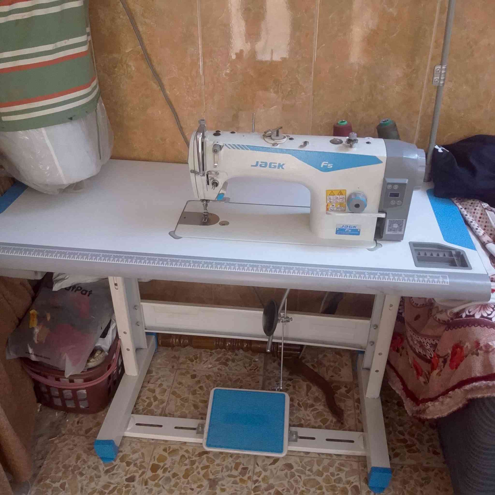 مكينه صناعيه استخدام شهر سعر300قفل ووفر صناعي خمسه خيط جنن سعر 430قفل سبب البيع اريد اشيل ماكو مكان ***********
