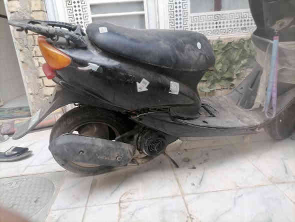 السلام عليكم دراجه 60 طافيه خلصت بانزين وبعد ما اشتغلت سعرها ٢٠٠ وبيها مجال  مكاني البلديات شارع المصرف رقم ***********
