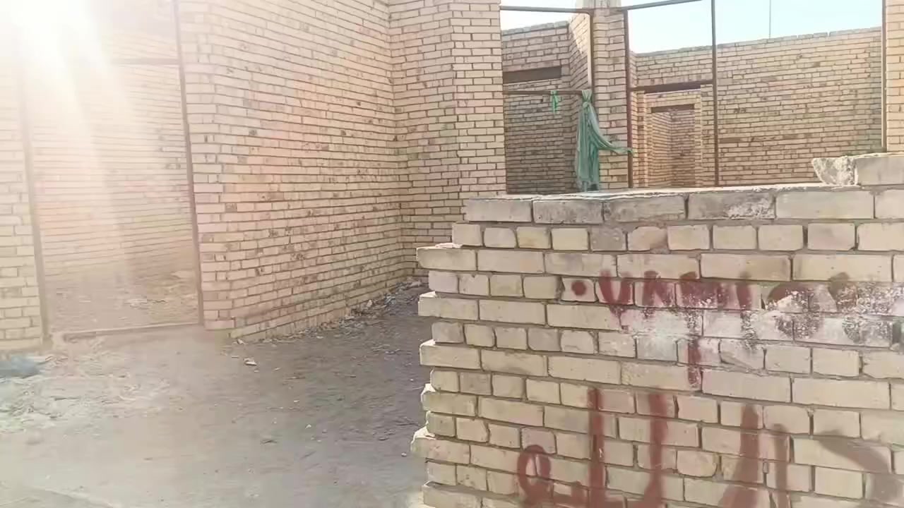 هيكل زراعي للبيع مساحه 200 متر موقع ممتاز البناء طابوك 
غرفتين وصاله ومطبخ وديوانيه وصحيات وساحه واصل لسكف بلفضليه قرب الجسر خلف مجمع علاء حميد قرب الحسينيه شارع وخدمات كامله سعر 40 كلش حلو مكانه 
***********
