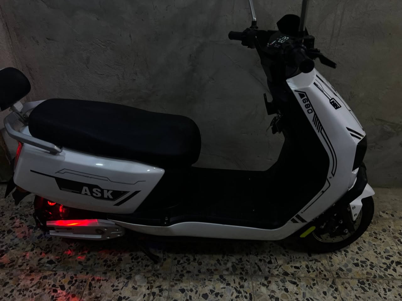 سلام عليكم دراجه سكنس موديل 2025 رياضي نظيفه جدا .
6 بطاريات كبار شركه ضمانك شهر ..
نظام 4 سرع .
تشغل بصمة عدد2 +كرت شاشه .
بلوتوث صوت عالي جدا .
نظام رجوع لخلف R.
سرعه 99.
السعر 680 .
مكاني ابو غريب مجاور مجمع بدور بغداد السكني واحد اذاز .
***********
*********** متوفر واتساب
