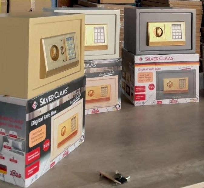 قاصة حجم وسط
سعر  50الف

 توصيل 5الف لجميع المحافظات

وزن 6كيلوات ونص 

ابعاد طول 25 عرض 35 ارتفاع 25


**إذا كنت صاحب هذا الإعلان وتريد حذفه لأي سبب، رجاءا أرسل رسالة إلى الدعم الفني**