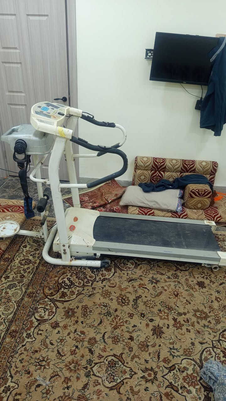 جهاز جري للبيع رياضي بي عطل خفيف بسيط وما اعرف له ما مفتوح الهزاز يشتغل ابيع على هاي وضعيه العنوان كربلاء العابد قرب حديقه النور ***********
