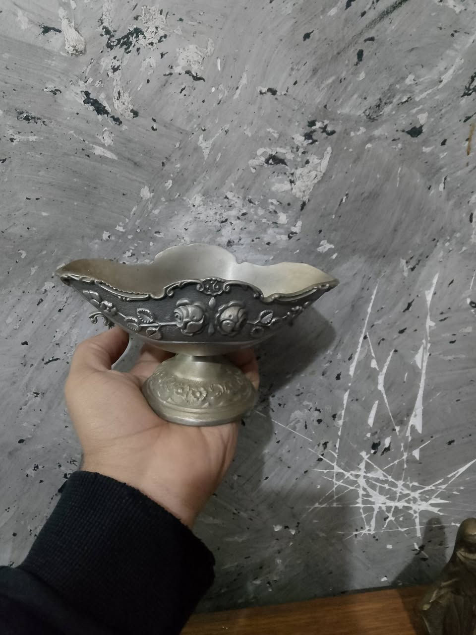 تراثي قديم حيل المعدن لو فضه لو فافون اهل الاختصاص يعرفون بيه السعر 20 عنوان بغداده موجود توصيل***********
