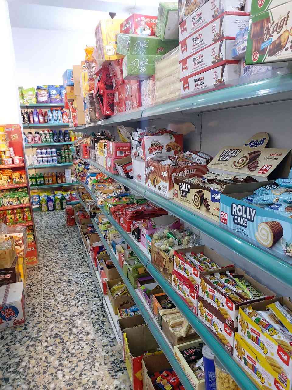 سلام عليكم ماركت للبيع بغداد للحسينية الراشديه مدخل الحمل  تحتوي على ١٢ عارضة براد ٤ عارضة مجمدة كبيرة سستم كاميرات ١٦ كاميرا عارضة كيك وعارضة مقبلات وعارضة جكاير وعوارض كرزات وفاترينات كوزمتك وعوارض بهارات ميز كاشير سبالت عدد ٢ مولد كاتم ٢٦٠ امبير وفيها كثير من المنتجات *********** بس الشراي يتصل
