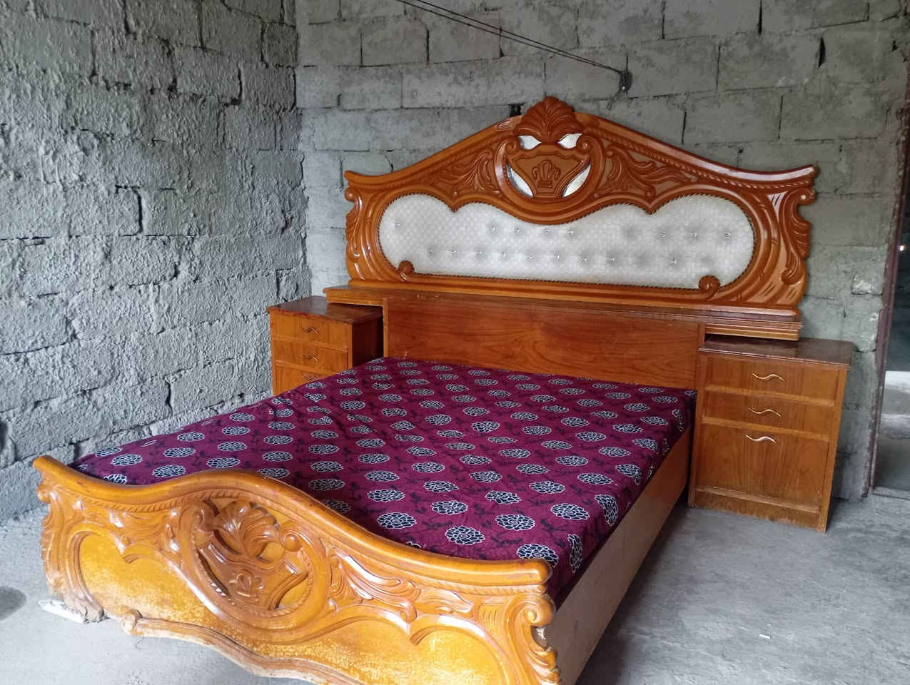 سلام عليكم
مكلف للنشر 
غرفه نوم نضافه ٧٠%
كدام العين 
العنوان موصل حي رجم حديد شارع ٢٠
سعر ٢٥٠الف بي مجال للشراي
للاستفسار رقم هاتف ***********
