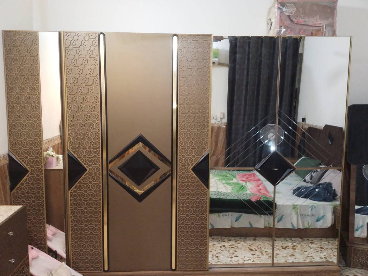 السلام عليكم/غرفه نوم للبيع تسع قطع الغرفه نظافتها 90% ما صار السنه من ماخذها/ساره 750$وبيها مجال/انا ماخذه بواحد ب 800$/***********
