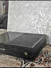 إكس بوكس وان للبيع . . كامل ملحقات .  ويا يدة أكس بوكس سيرس سعرها 35 ....