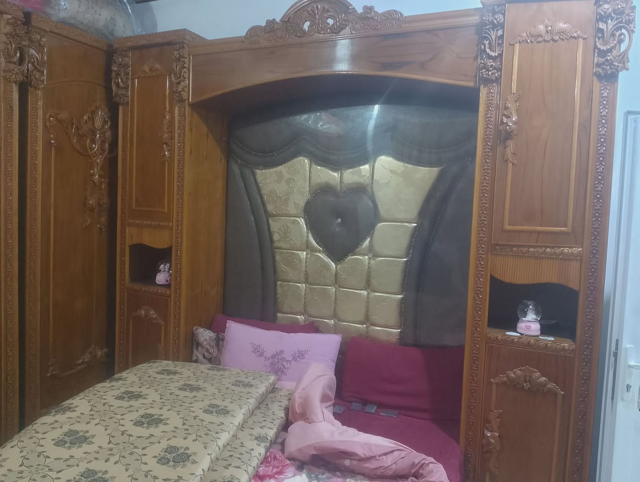 غرفة نوم مستعملة بس أخو الجديد شغل ثقيل للبيع للستفسار اتصل ***********
