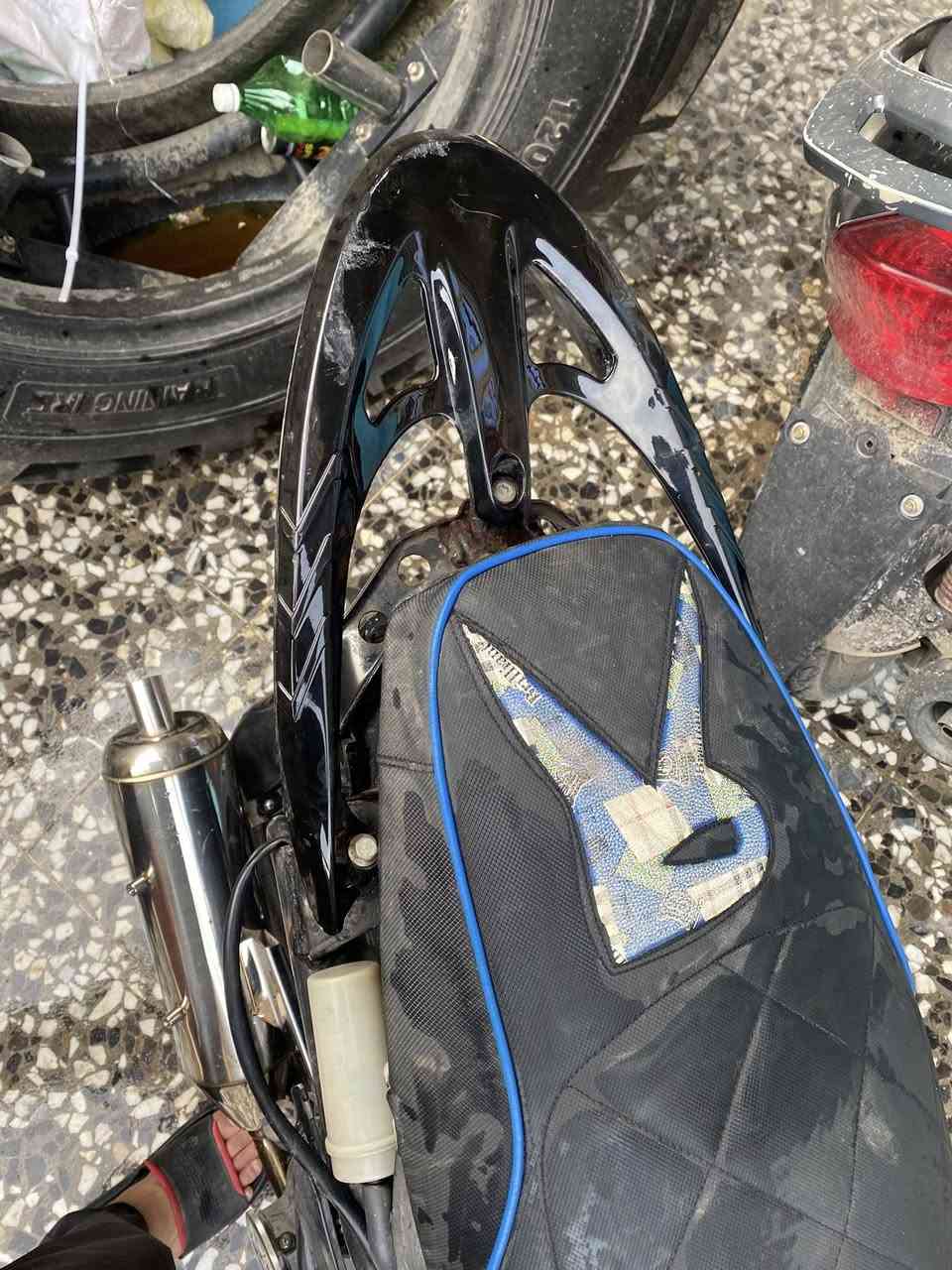 كفراته كامله بكلايت اربعه وياها ذيل نقصه فقط حاضن دشبول مراوس شعدك نزل ( بدون ويل امامي اشدلك بلادي)


**إذا كنت صاحب هذا الإعلان وتريد حذفه لأي سبب، رجاءا أرسل رسالة إلى الدعم الفني**