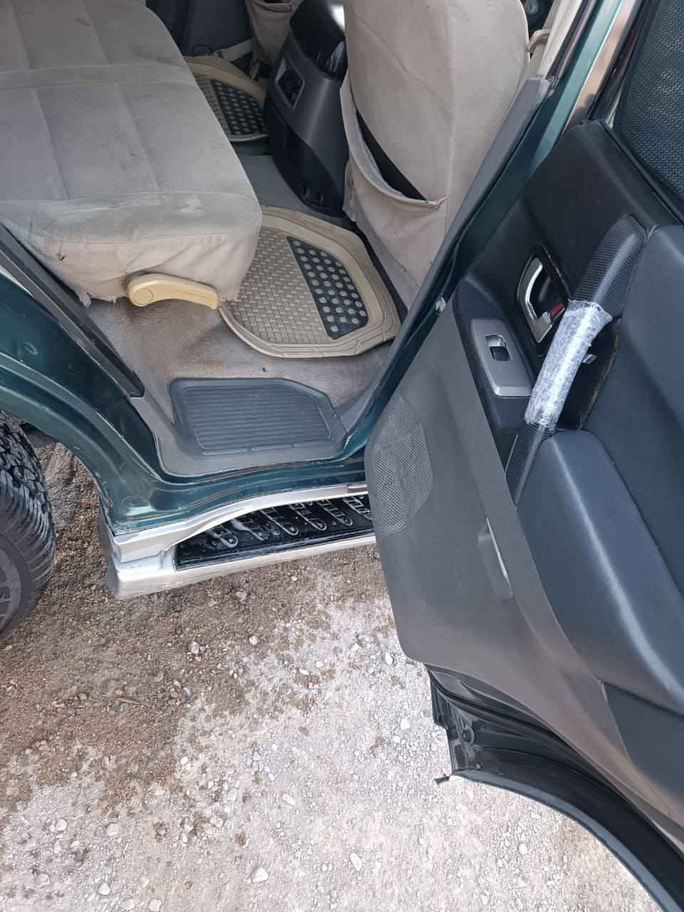 السلام عليكم بيع او مراوس باجيرو ٢٠٠٦للبيع مكفوله السياره من الظربه والصبغ رقم بغداد دولي لون زيتوني سعرها ٨٥ وبيها مجال اتصال ***********
