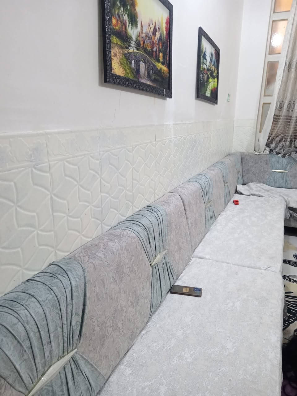 ديوان نظيف جدا السعر ٣٥٠ الف وبيها مجال
*********** للتواصل

