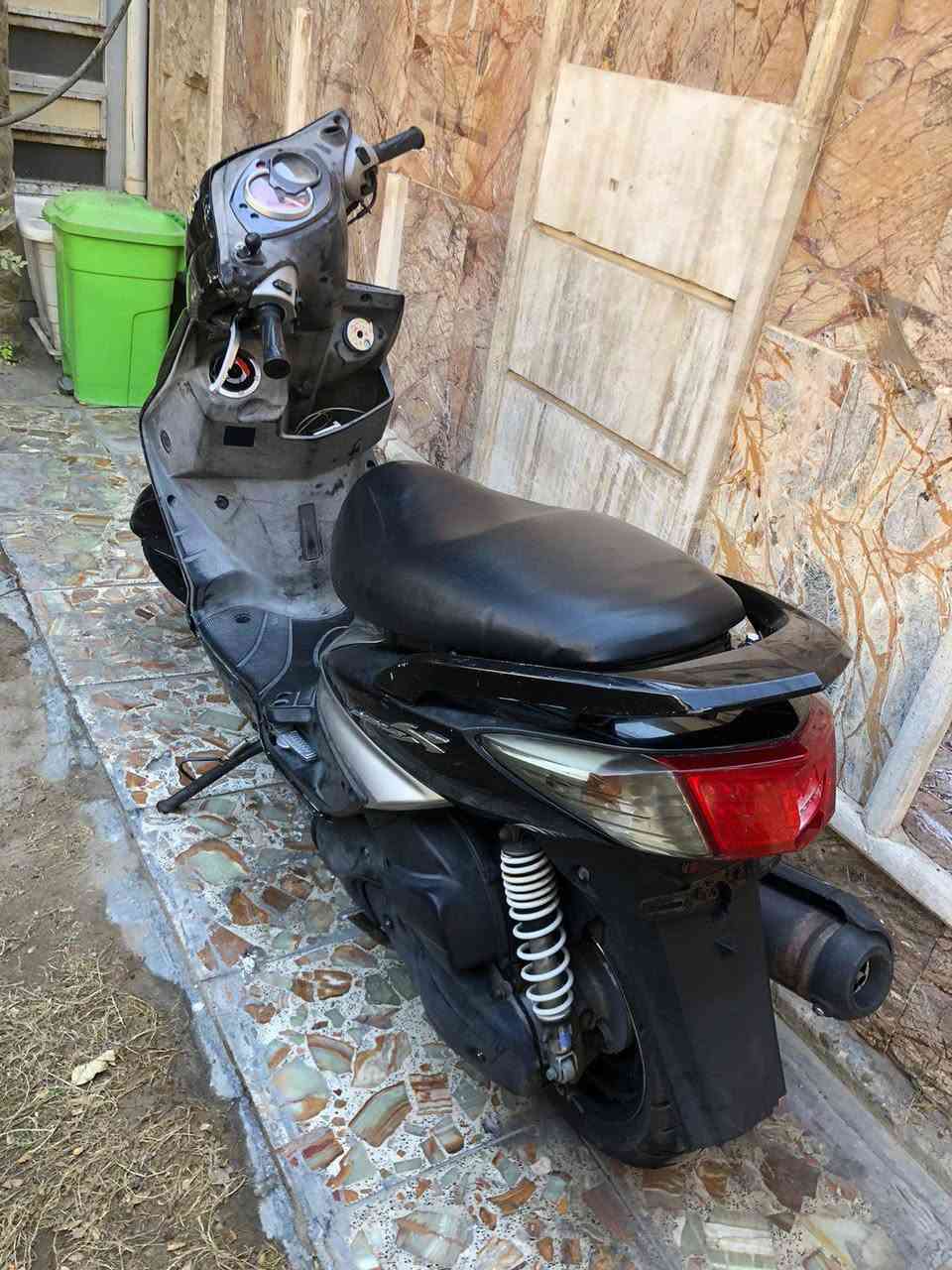 السلام عليكم سكنس فحل نوزل طلاعات للبيع دراجه نضيفه مكينه نضيفه مستعجل علبيعة العنوان بغداد الطالبية للاستفسار تواصل علرقم  ***********
