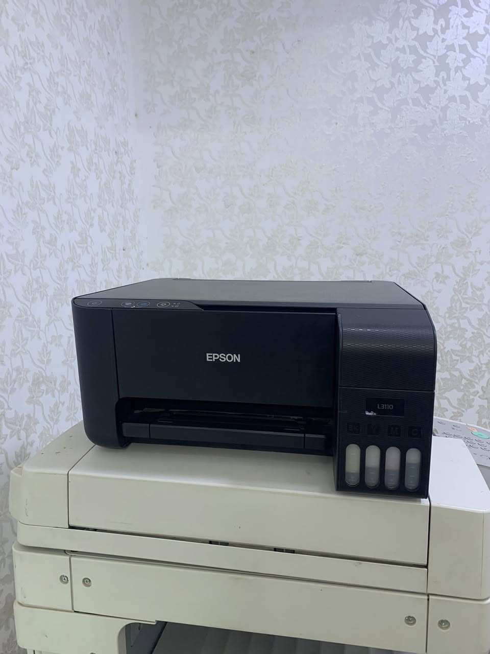 طابعة للبيع
🔹 طابعة Epson L3110 أصلية
🔹 حالة: نضيفة جداً (بالـة)
🔹 استخدام خفيف وبدون مشاكل
جديدة مامستخدمة ابد 

 • 🖨️ طباعة + سكانر + نسخ (3 بـ 1)
 • 🎨 طباعة ملونة عالية الجودة
 • 💧 نظام حبر اقتصادي (EcoTank)
 • ⚡ سرعة جيدة ومناسبة للدراسة والمكتب
 • 📄 تدعم جميع أنواع الأوراق

السعر (١٦٠)
قابل للتفاوض 
التواصل خاص 
او على الهاتف ‪0778 211 3680‬
