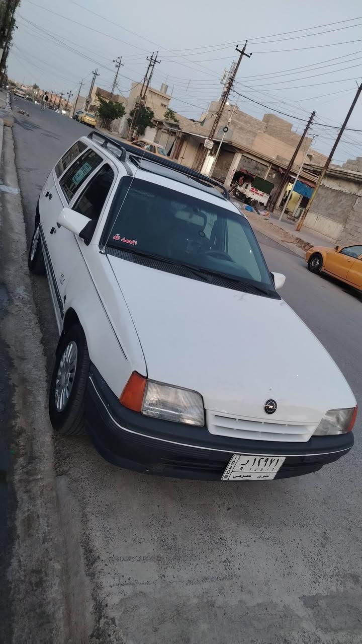 البيع سياره كاديت موديل 91
سنويه الي 29عضم 
السياره كله شرط بدون صبغ  
نقه صبغ مابيه غير 
الدواير ودوسات كير محرك شرط جديد 
السعر 33 شرا اتصل ***********كورك 
*********** اسياه
