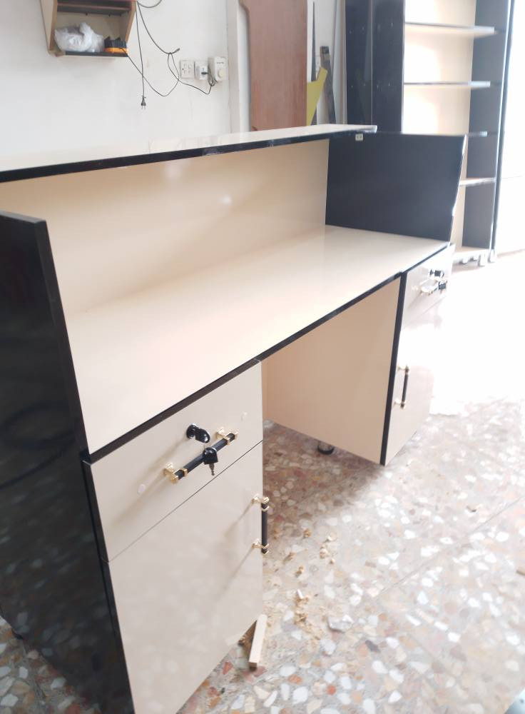 *********** ابو حسن للديكور مستعدون تجهيز جميع المحلات التجارية وعمل ديكورات رفوف محلات الموبايل صيدليات كوزمتك عطاريات وبأنسب الأسعار كرستة وعمل مع التوصيل العنوان بغداد حي القاهرة قرب جامعة الإمام الصادق او قرب جسر البنوك التواصل واتساب  .
