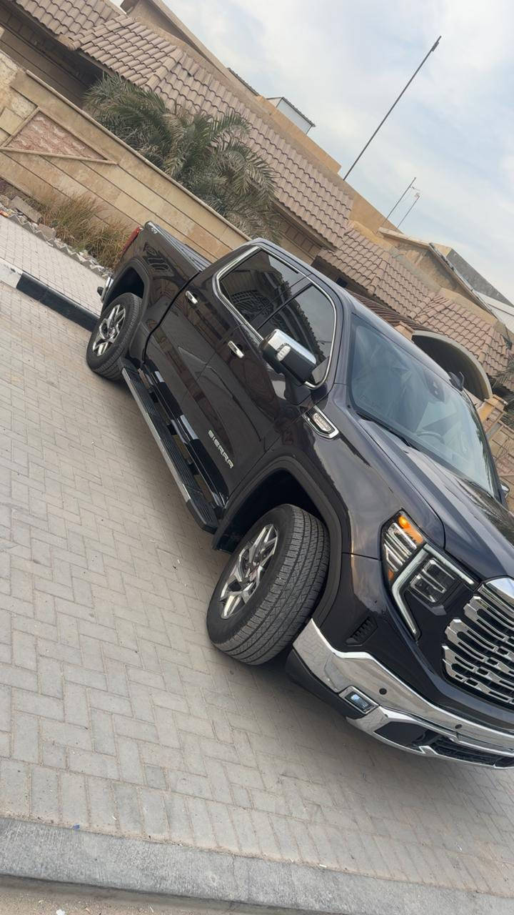 السلام عليكم جمسي سيرا للبيع سياره لون جديد متغير مديل 2023 
1 تبريد كشنات و تدفاء 
2 سياقه ذاتيه رادرات 
3 تحديد مسار 
4 شحن لاسلكي 
5 بدي قطعتين درج و يده مساعد 
6كير طرح 
7 شفتات ستيرن 
8 تحكم ستيرن جهتين 
9 قاصات
10 شاشه كبيره 
11 محرك 5300
12 رقم بغداد 
***********
سياره حلوه السعر 380 و بيه مجال قليل وارد امريكي سياره حادث جاملغ وبنيد
