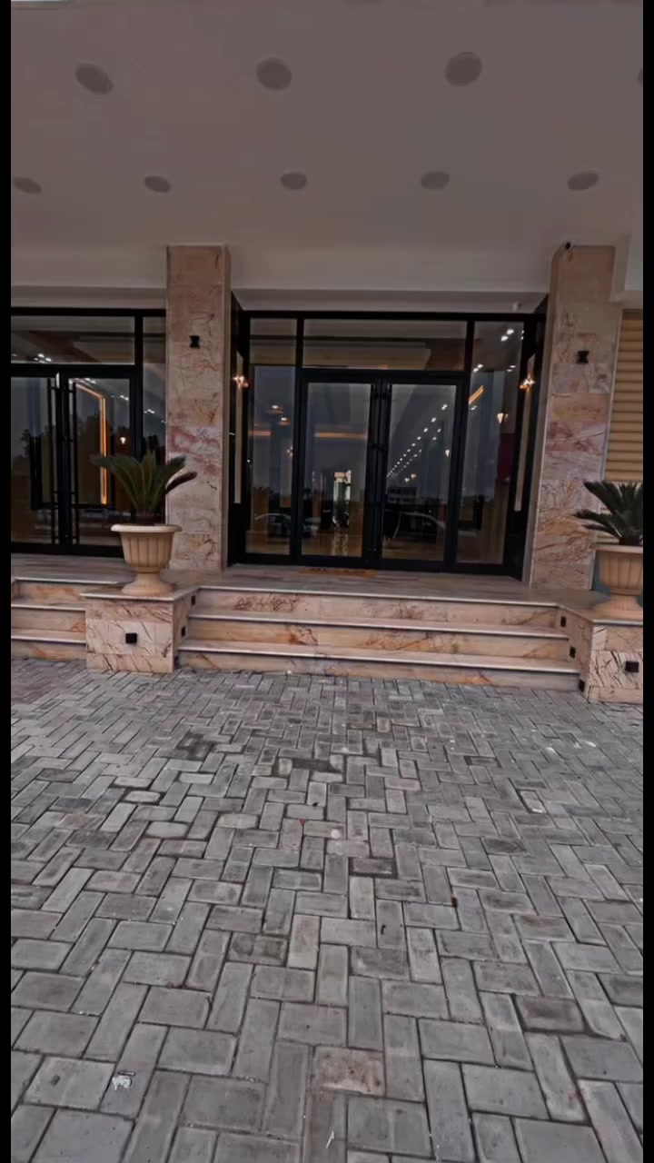 يتوفر شقق داخل بناية الطاقة 20

السلام عليكم ❗️❗️❗️
شقة الايجار في بناية الطاقة 20 
زيونة 710 قرب دائرة الكهرباء 📍
مواصفات الشقة 
المساحة 155 م
غرفتين 
صالة 
مطبخ 
صحيات كامل 
بلكون 
تبريد مركزي 25 طن 
تانكي خاص 1000 L
بوستر صاعد نازل 
سخان ماء خاص 
مواصفات البناية 
كراج 2400 م خاص 
منضفين عدد 3
حارس امني 
مصاعد عدد 2
مولد خاص بل بناية 
نضام حريق 
نضام كامرات 
نضام عطور 
صيانة ماء كهرباء 
البناية عوائل فقط 
اللاستفسار اكثر الاتصال على رقم شركة جدار الطاقة الاستثمارات العقارية في زيونة 710 بناية الطاقة 20 
*********** علي 
***********8 جدار الطاقة
