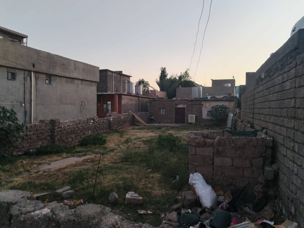 بيت للبيع جيران🛑 محمد الموسى وبيت ابو عمار  في حي الأسره مساحه الارض 300
جنس الأرض سند طابو الواجها10
متوفر جميع 🛑الخدمات مي
وكهرباء اسعر أكثر من مناسب
خاص او اتصل ((***********))
