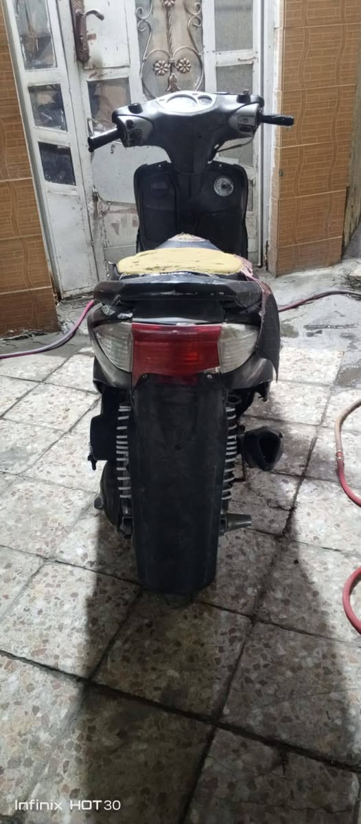 سلام عليكم سكنس نثيه نكره سلف عليها صالنصه حجم بوشتها 58ونص دراجه نقصها دوشمه والقاعده مال كفر مثل ما موضح بلصوره شلعه ومعدل تاكل الكاع دراجه مزوده بلحقيقه صوت الصالنصه طرب عنواني بياع شارع الضغط
السعر400وبيه مجال 
الرقم ***********
