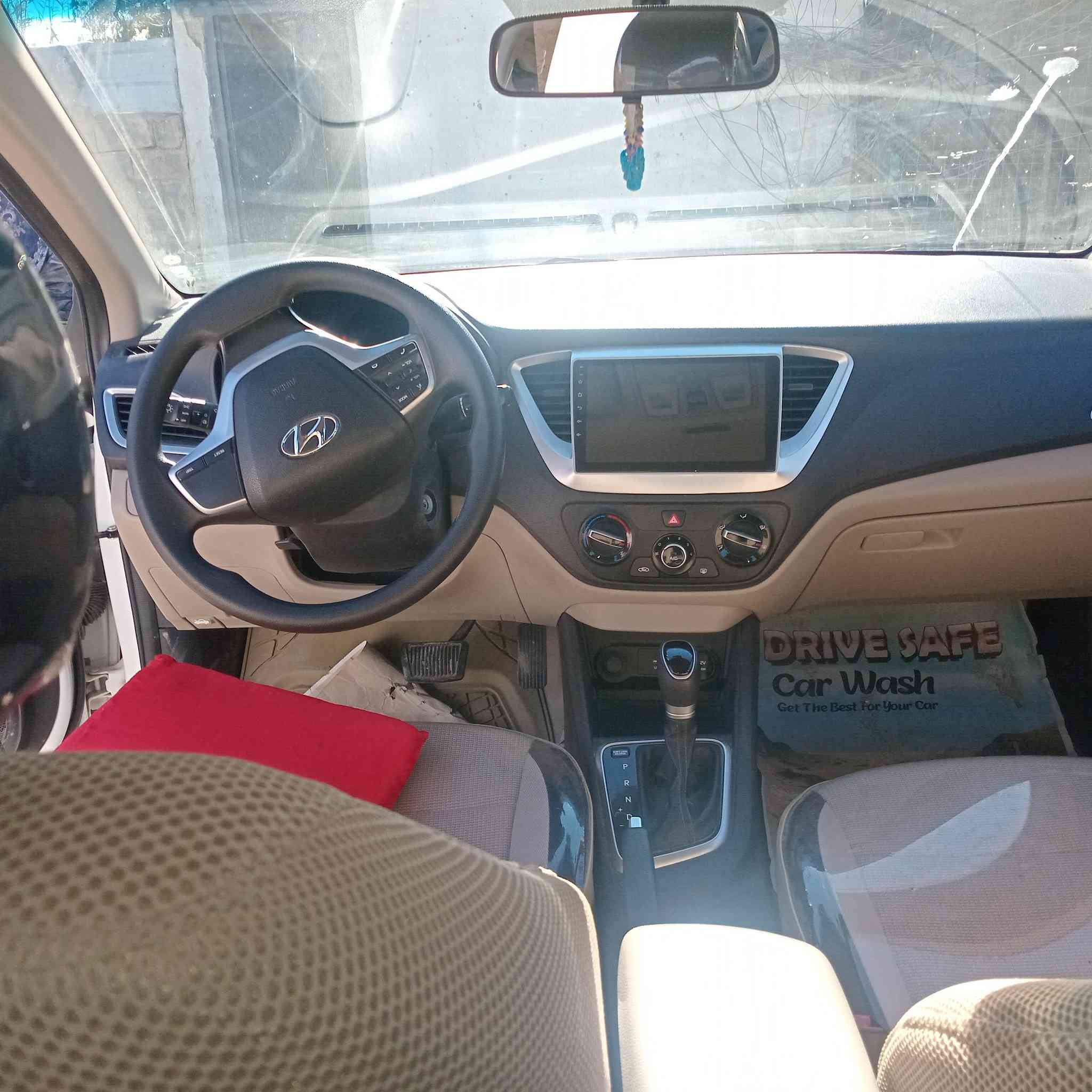 السلام عليكم 
اكسنت 22 ماشية 37 
وراد خليجي فول مواصفات 
بيه تكحيل واضح بلصور بس 
السعر 155 
*********** متواجد على الرقم
شعله دوانم
