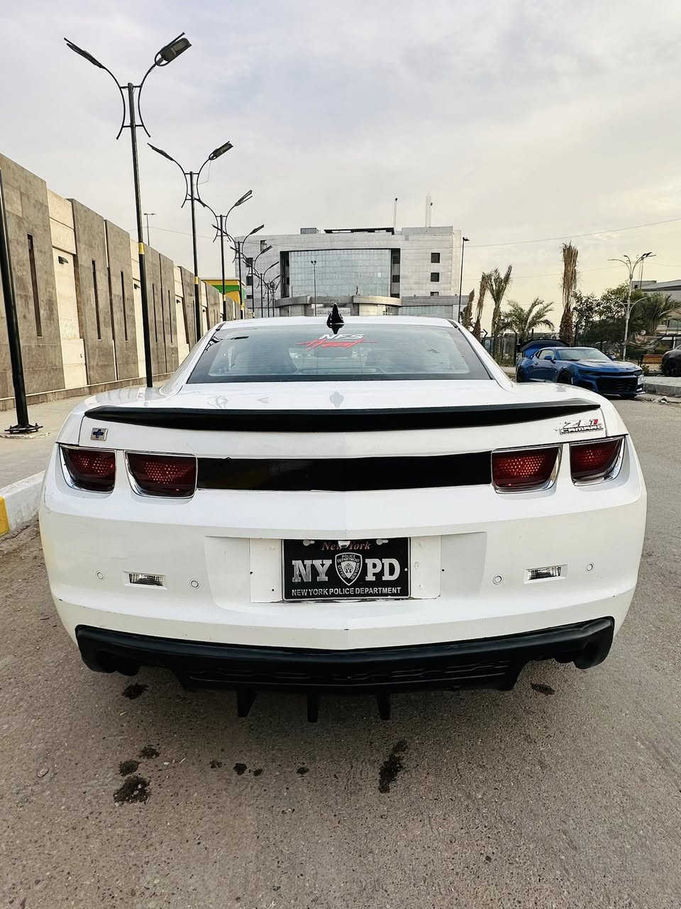 السلام عليكم
كمارو 2011 خليجية محدث 2015 
لون ابيض مكينة 3.6 كير مكينه تبريد شرط
حادثها باب فقط وبي صبغ كم قطعه ابيع حزام
سعرها حيل مناسب 78$ ورقه وبي مجال بسيط 
عنواني شارع فلسطين ***********
