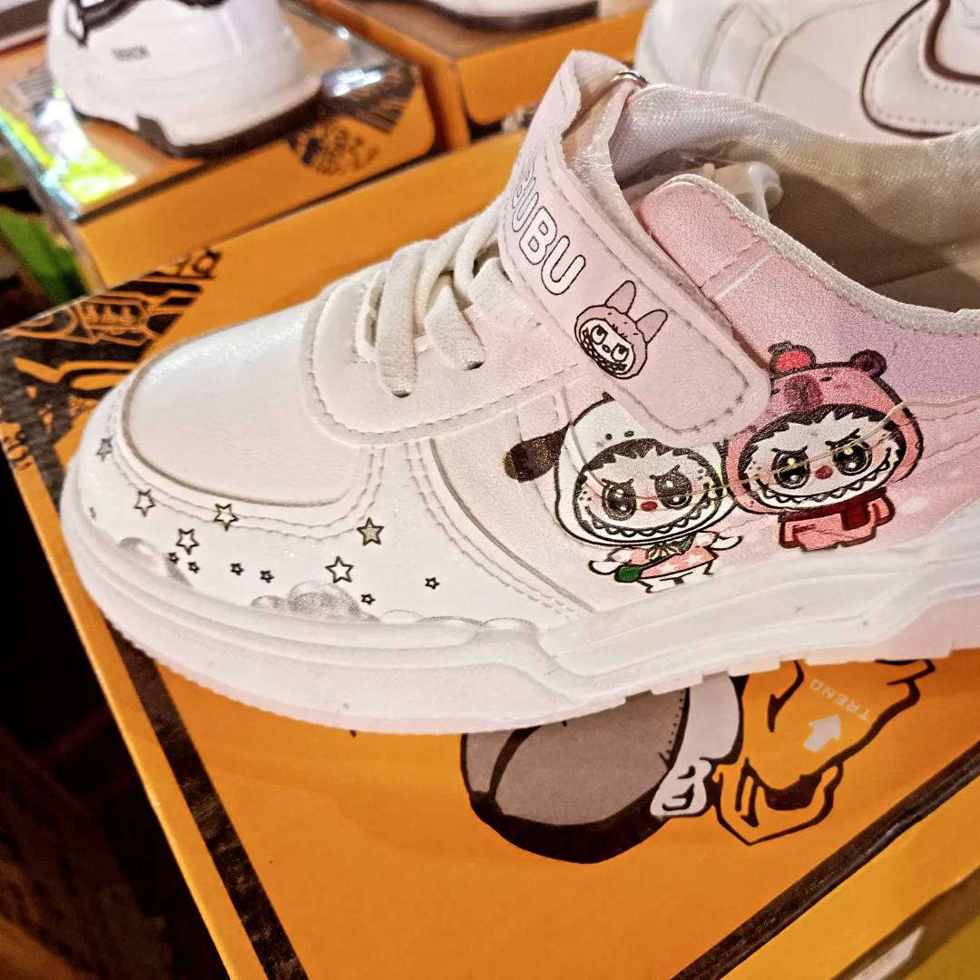 #متاح احذيه بناتي ولادي طفل طفله سعر القطعه 8 الف التوصيل داخل ميسان الف دينار التواصل ***********
