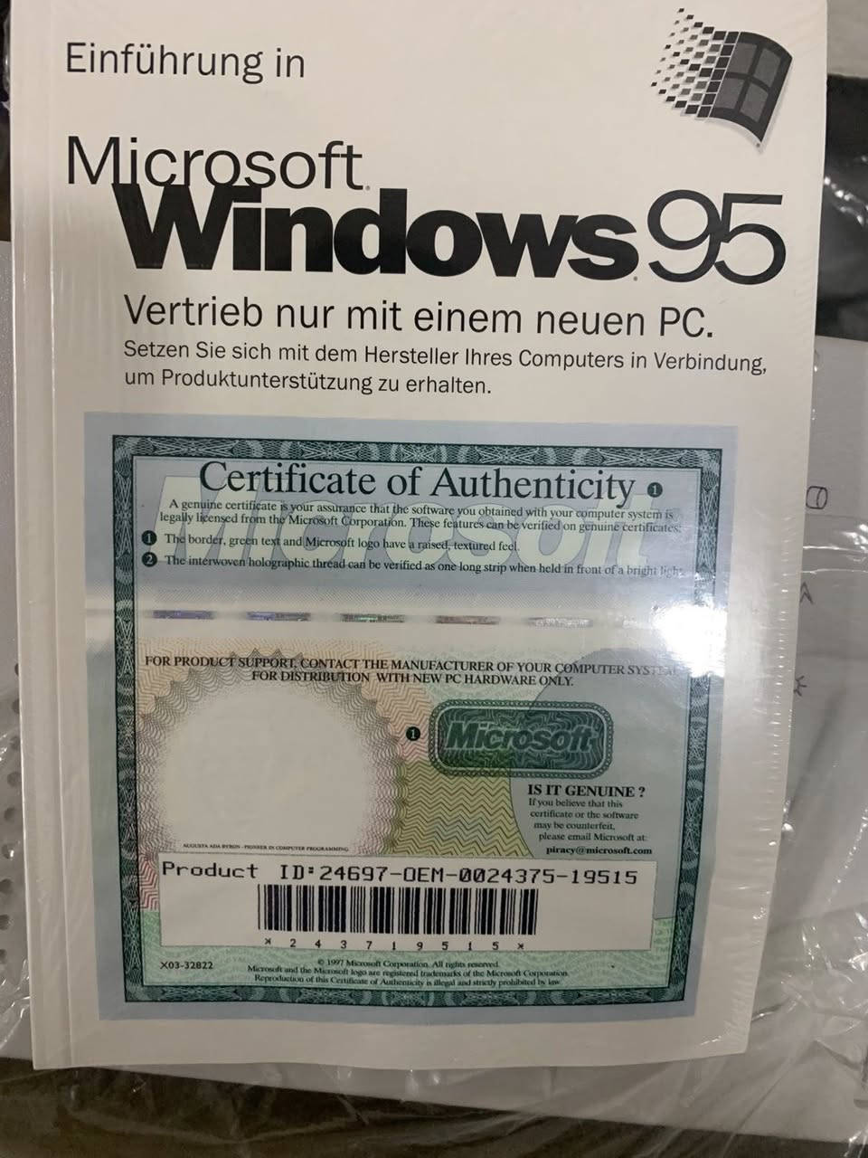 كمبيوتر كلاسيكي نادر جداً من التسعينات – MEDION Pentium MMX
قطعة نادرة من تاريخ التكنولوجيا تعود إلى حقبة التسعينات.  
هذا الجهاز ليس مجرد كمبيوتر قديم، بل نظام كامل أصلي محفوظ مع الصندوق وجميع البرامج والملحقات الأصلية، وهو أمر نادر جداً بعد أكثر من 25 سنة.

الجهاز يأتي كاملاً مع:
• الشاشة الأصلية 15 بوصة SVGA CRT  
• الكيس (البرج) الأصلي  
• لوحة المفاتيح الأصلية  
• الفأرة الأصلية  
• الصندوق الأصلي مع التغليف  
• أقراص Microsoft Windows 95 الأصلية  
• شهادة الأصالة (Certificate of Authenticity)  
• الأقراص والبرامج الأصلية  
• الكتيبات والـ Manuals الأصلية

المواصفات:
• معالج Pentium MMX بسرعة 166MHz  
• ذاكرة RAM سعة 32MB  
• قرص صلب 2.1GB  
• قارئ CD-ROM  
• محرك أقراص مرنة (Floppy)  
• نظام Windows 95 الأصلي

من الصعب جداً العثور اليوم على جهاز من هذه الفترة بهذه الحالة الكاملة مع الصندوق والبرامج الأصلية، لذلك يعتبر قطعة مميزة لهواة جمع أجهزة الكمبيوتر الكلاسيكية (Retro Computer Collectors) حول العالم.

مثل هذه الأجهزة غالباً يتم الاحتفاظ بها في مجموعات خاصة أو متاحف التكنولوجيا لأنها تمثل مرحلة مهمة من تطور الكمبيوتر الشخصي.


**إذا كنت صاحب هذا الإعلان وتريد حذفه لأي سبب، رجاءا أرسل رسالة إلى الدعم الفني**