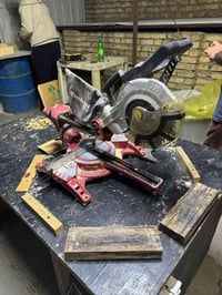 خشب • المنيوم • مواد بناء