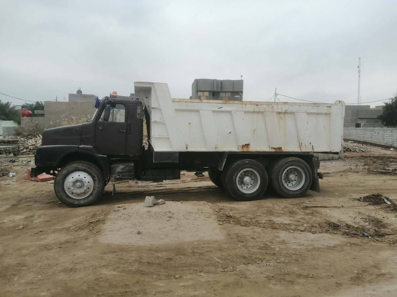 سلام عليكم سياره فالفو للبيع مكينه إف ١٢ حجم ٢١ كير دبل فقسه مجموعه ٨٢ رقم ألماني بسمي تخم تاير صاج رقم ذي قار ***********
