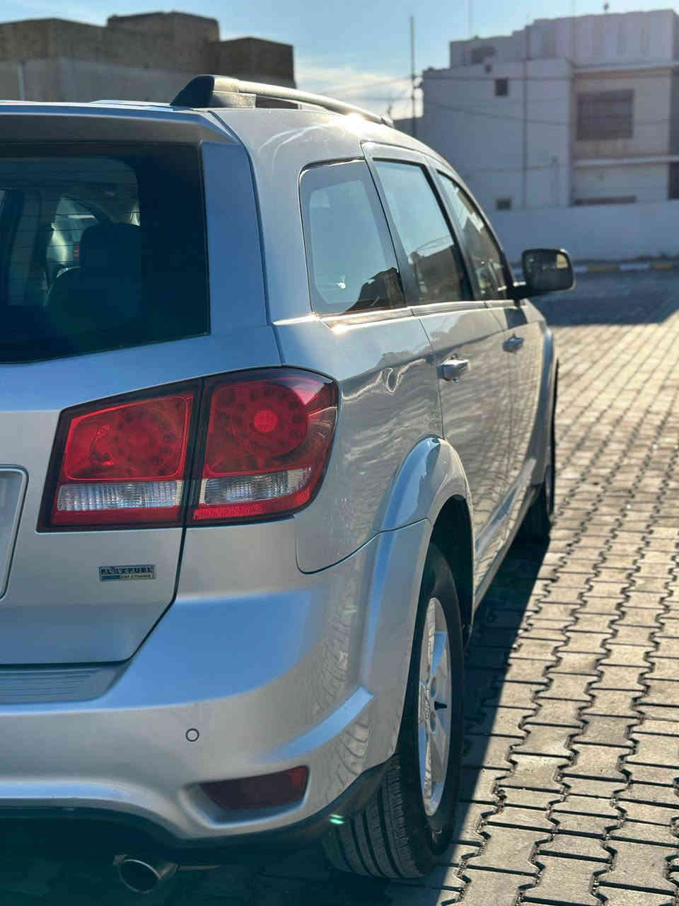 من رخصة صاحب الكروب
جورني موديل 2011 للبيع  ب110 وبيه مجال
وين الي يدور نضيف وبلاد وميحك راسة منه ومال بيت
اخوان دوج جورني رقم بغداد انكليزي سنوية جديدة وهزة جديدة باسمي اكرر باسمي مو تخابر ودكلي راعيه يحول لا 
 نجي للمحرك والكير كفالة عامة شرط الفحص 
كهربائايات من الطول للطول على الابلاد اسم جطل ماكو 
تبريد ثلج تدفئة فول حدادية من الطول للطول وكالة شرط مو تجاري شرط شاد مال وكالة تخم تاير 95 بالمئة نضافة 
إدامة كاملة للمكينة تخم بلكات بلاتينيوم الاصلي شركة تخم نوزلات مال شركة عبوة مال بانزين وكالة حجي عيني من اكلك ربع مذب عليه تعاتبني 
السيارة مكفولة من أي ضربة ومن اي بارد مصبوغة جمالية فقط صبغة درجة اولى احلى من البلاد فرن ابغداد على ايدي ب12 ورقة فقط صبغه والسونار موجود وذا تحب تأخذه سونار هم من حقك واني خادم 
  سعر السيارة 110 وبيه مجال 
مكان السيارة واسط 
‏‪***********
