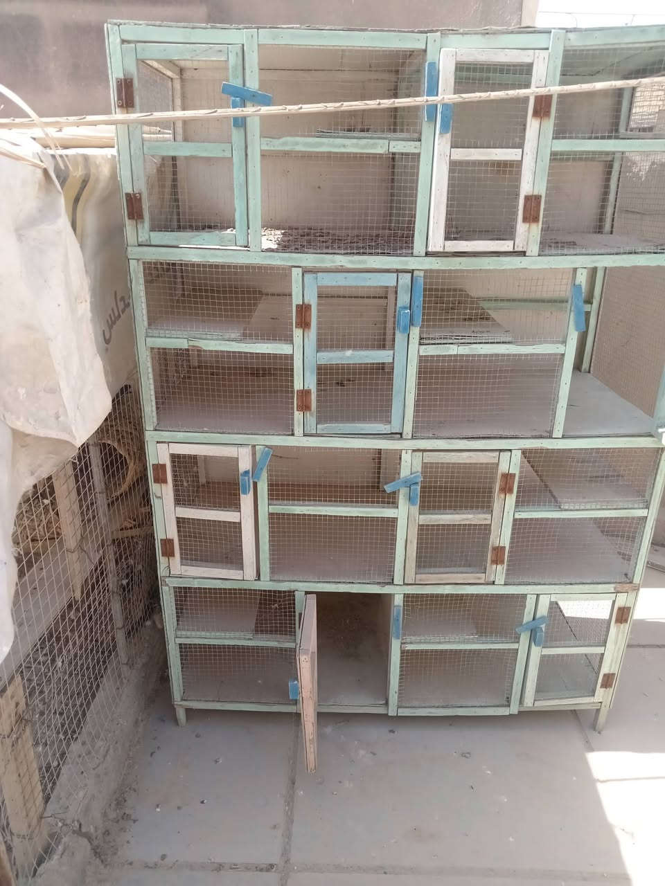 لوكر حديد بابين
خانات ام 4
موبايل عدد2
ايباد 1
تلفزيون نوع قديم 2
مبرده الالمنيوم
***********
