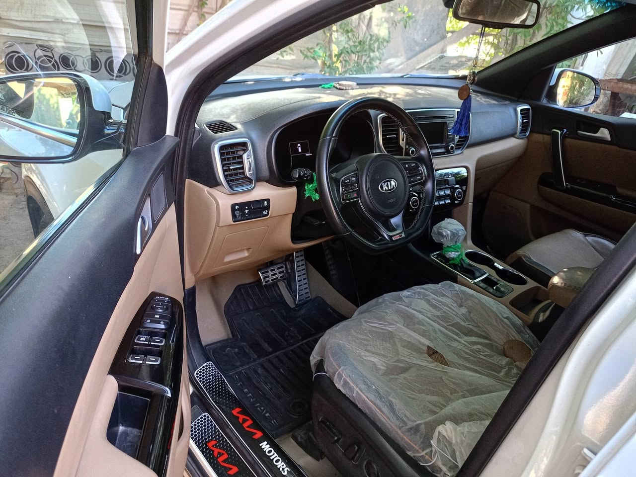 السلام عليكم ڪيا سبورتج مديل 2018 خليجي ماشيه 78الف سياره فول مواصفات جتلاين مكفوله كفاله عامه من اي ضربه فقط بارد بلجامرلغ تكدرون شوفونه بلسوناࢪ التحويل ثاني يوم  للاستفسار ***********
