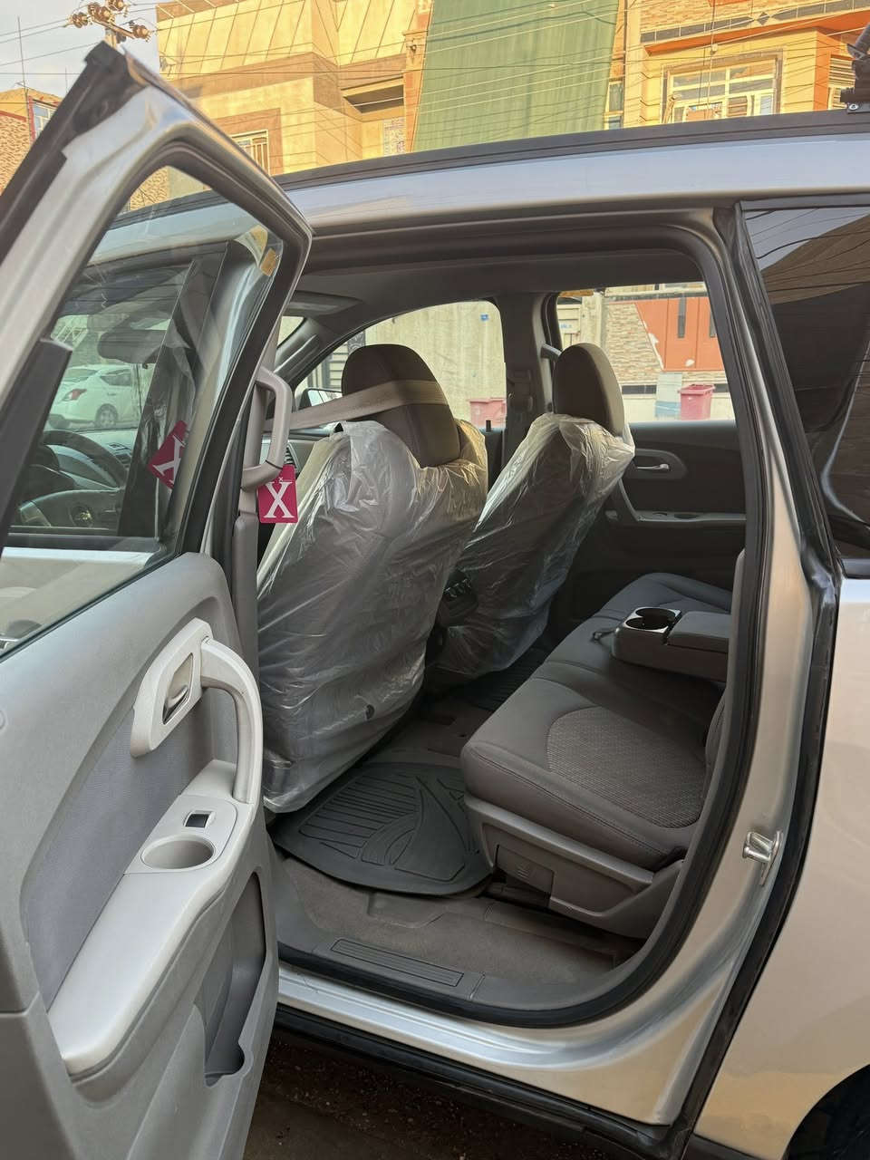 السلامُ عليكم
للبيع شوفر ترفرس 2011 ( خليجي  ) فئة LS
مال جناي  7 راكب السياره كلها بلاد  فقط دعاميه مبدل بدون ضربه السياره جداً نظيفه على وضعها لبلادي  تبريدها ثلج  3 قطع  تحكم سرعه مانع انزلاق  شاشه تحكم لمس كامرة ، السياره مسويلها ادامه  رقمها انبار مشروع وطني تحويل مباشر بأسمي السياره عنوانها بغداد الكرخ 
اي استفسار الخاص موجود 

رقم الهاتف *********** 
السعر 110 وبيها مجال قليل
