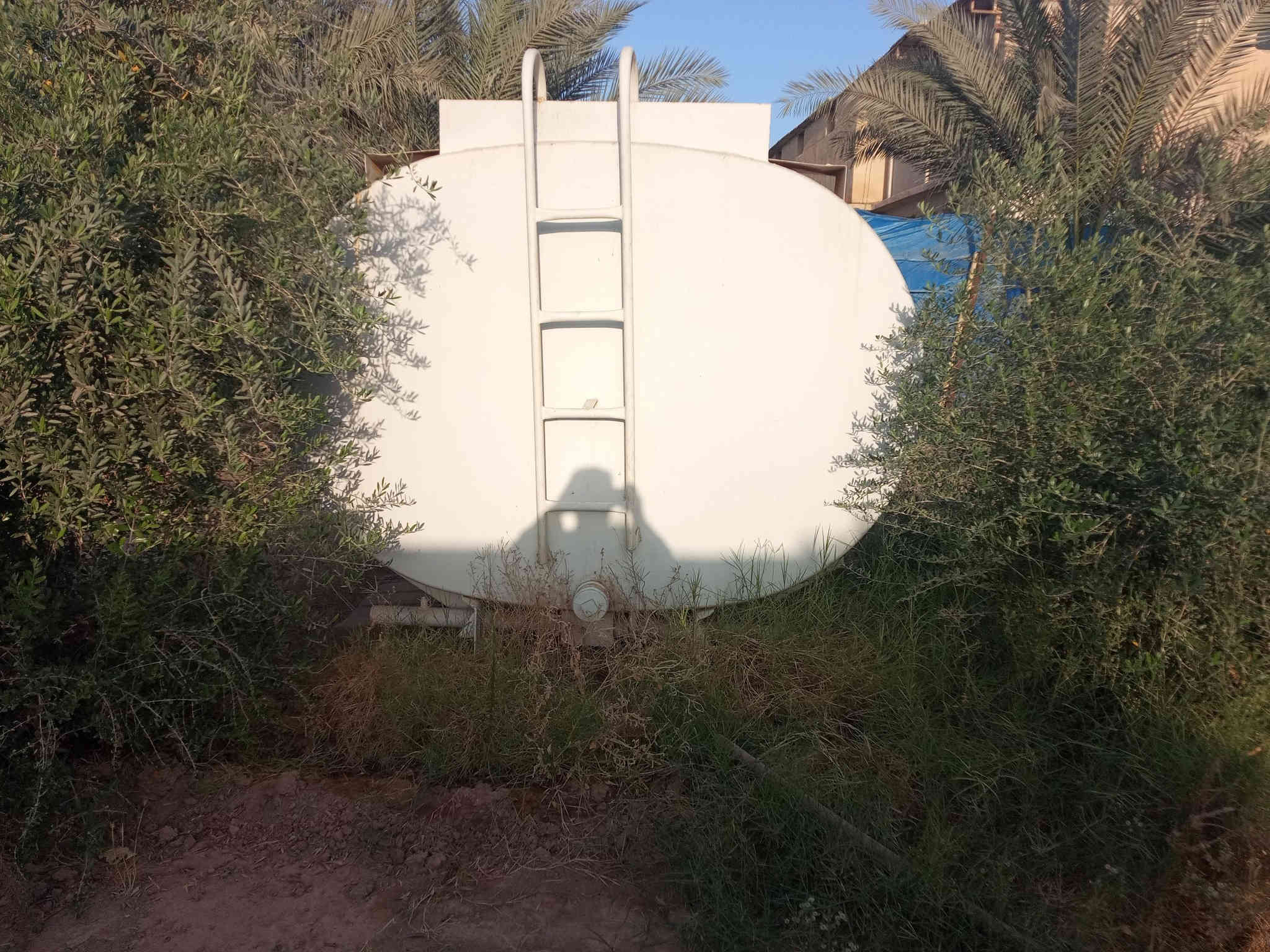 تانكي ماء للبيع سعة ٣٠ الف لتر ماء حالة جيدة جدا صالح للشرب شرط المكان العلم/***********
