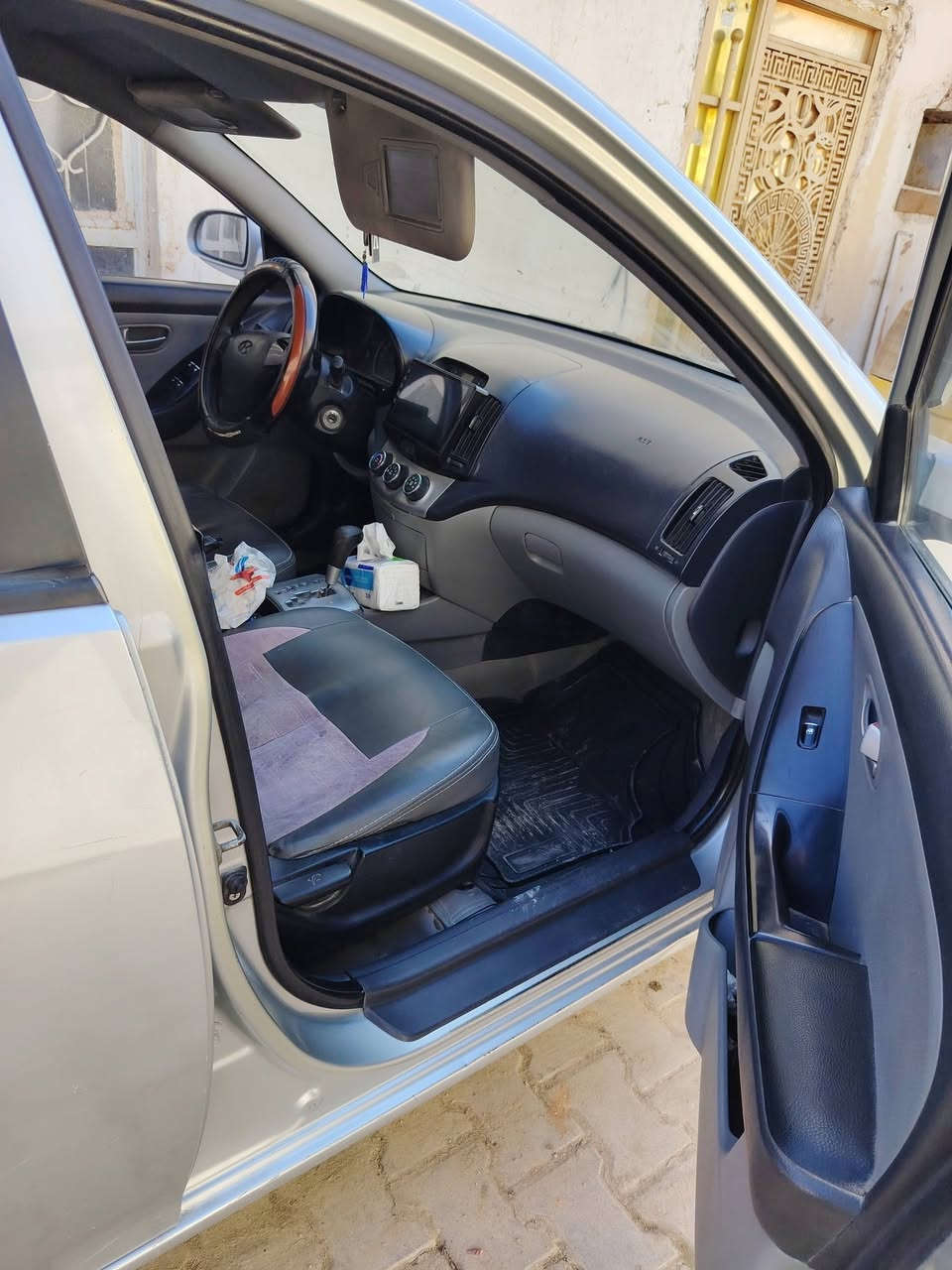 افانتي 2009 بيهه ضربة قبغ البانزين وقطعتين بارد الباب البصف وجامرلغ امامي مكينة وكير وحدادية جديدة السعر 98 رقم الهاتف ***********
