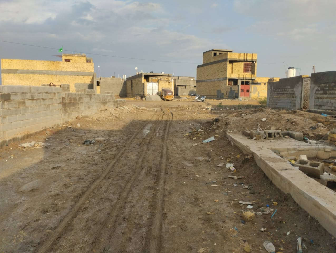 بسم الله الرحمن الرحيم 
قطعتين زراعي للبيع 
الرفاعي صوب الشويلات 
#الاولى 
طريق ابو الماش
نهاية السايدين 
تبعد عن الشارع 
70متر
المساحة 200 
خدمات موجوده شارع وكهرباء ومي
السعر 10 وبيها مجال 
#الثانية 
خلف محطة سما الفرات 
تبعد عن الطابو منطقة الشهداء 100 
المساحة 200
خدمات موجوده شارع وكهرباء ومي 
السعر 8 وبيها مجال 
للتواصل الاتصال على الأرقام الموجوده بالاعلان 
***********
***********
او مراسلة الصفحة 
#هادي_الحجيمي
