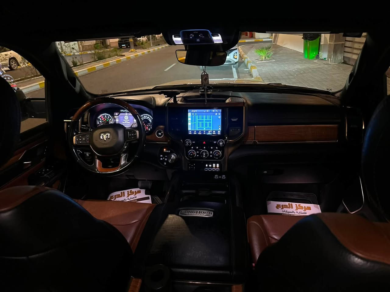 رام 2022 // 1500 // لمتد لونك هورن (وارد امريكي)
موديل 2022

محرك V8 5.7L HIMI

العداد: 127000KM

البدي مكفول من الصبغ ماعدا مقدمه البنيد كارت.

المواصفات :

* دفع رباعيx4. 

* رادار تفاعلي مع مانع تصادم. 

* نقطة عمياء. 

* تحذير الخروج عن المسار.

كامره خلفيه.

* لوحة القیادة دیجیتال.

* شاشة عرض لوحة القيادة على الزجاج الأمامي. 

* لمسات داخليه من الخشب.).

* دوسات جانبية.

* المصابيح الأمامية زنون.

* كشافات الضباب زنون. 

* المصابيح الأمامية والمصابيح الخلفية LED. 

* دخول ذكي (بصمة). 

* تشغيل عن بعد.

* مقاعد من الجلد الفاخر. 

* المقاعد كهربائية مع ميموري.

* المقاعد الأمامية تبريد وتدفئة. 

* المقاعد الخلفية تبريد وتدفئة. 

* شاشة كبيرة.

* نظام ملاحة نفكيشن GPS.

حساسات امامية وخلفية..

* مانع تصادم امامي. 

* مكيف خلفي.

*محدد سرعة.

* ويل كروم قياس 20 انج.

* نظام اطفاء وتشغيل اوتماتيكي.

* مرايا كهربائية جانبية من الكروم قابلة للطي كهربائيا.

* شاحن موبايل لاسلكي (واير ليس).

* الشباك الخلفي كهربائي. 

* باب الصندوق كهربائي.

* امكانية تعديل ارتفاع دواسات البنزين والبريك.

* هاند بريك كهربائي.

* حساسات امامية. 

* حساسات خلفية. 

* مرايا مع خاصية التعتيم الذاتي. 

* مساحات تخزين إضافية تحت المقاعد

گفر للبدي

حادثها فقط مشط ستيرن وتم تبديله وبارد بالجاملغ ومقدمه البنيد بارد وكارت بدون ايرباك بدون تبديل تكدر تحصل صور الحادث من خلال رقم الشاصي  1C6SRFKT9NN317561

التواصل مراسله علئ الواتساب فقط 

***********
